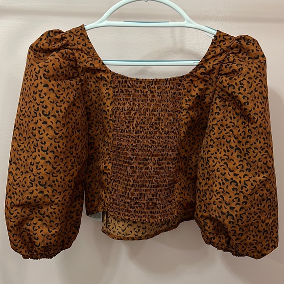 Brand: Levi’s | Leopard Print, Puffy Sleeved Blouse - Picture 5 of 7